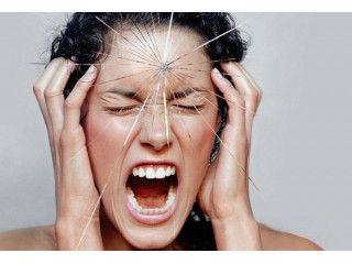 Тривалий головний біль: чому виникає і як боротися?